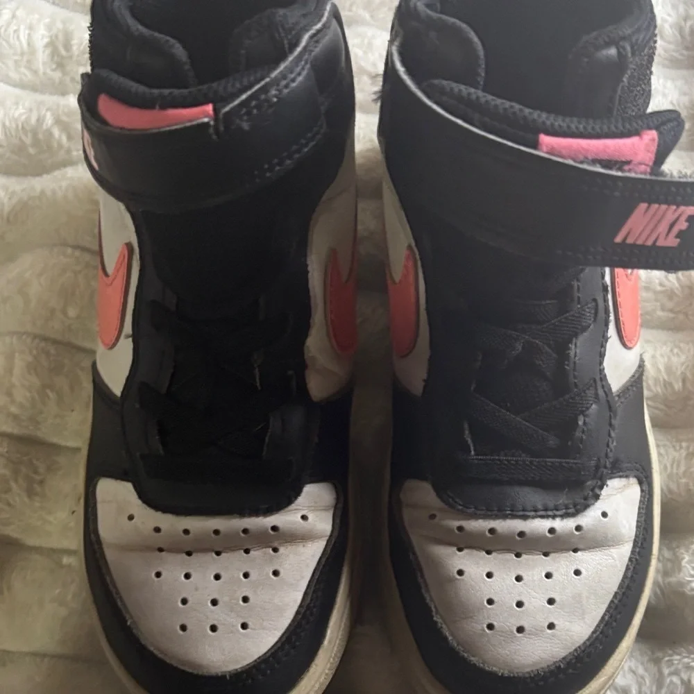 Nike Kids Sneakers - Black and Pink